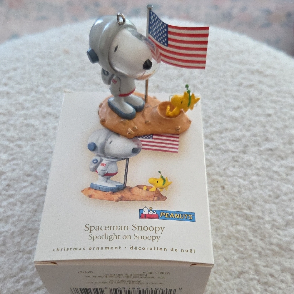 Hallmark Keepsake Spotlight On Snoopy- Spaceman Snoopy - 2007